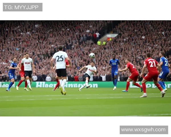 身披6号的足球明星们在绿茵场上的传奇故事与辉煌瞬间